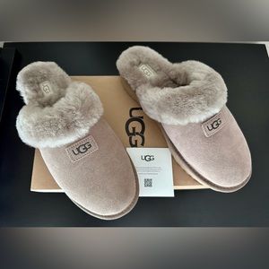 UGG Genuine Shearling Slipper Size 10 (runs large)